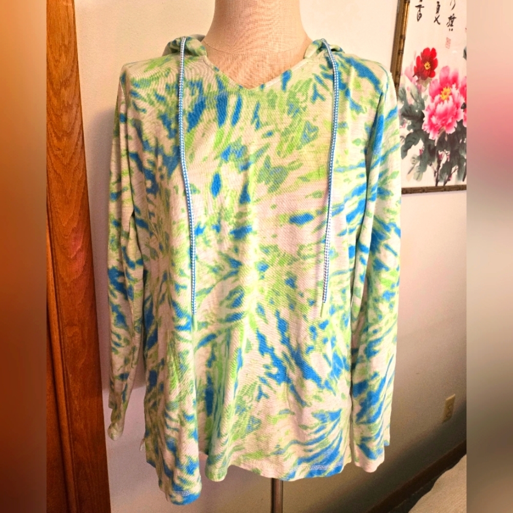 BELLE BY KIM GRAVEL BLUE & GREEN TIE-DYED HOODIE SHIRT WITH POCKETS. SIZE LARGE.